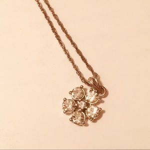Flower pendant necklace